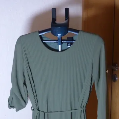 Robe plissée Kaki doublée – Taille Unique - jamais porté (10€)